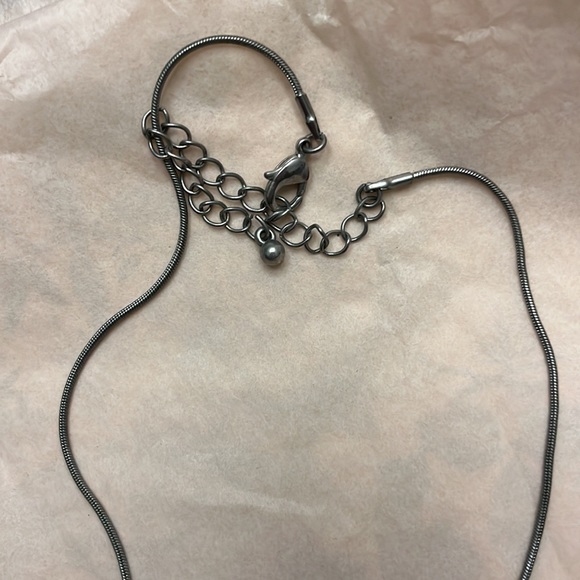 SALE!!! BLUE CRYSTAL PENDANT NECKLACE 🔥🤩 - Picture 4 of 5